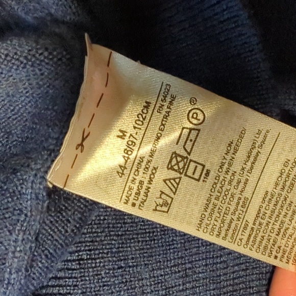 Banana Republic Crewneck Sweater - Picture 4 of 4